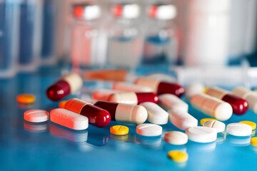 Fototapeta kolorowe tabletki, medykamenty, lekarstwa obraz