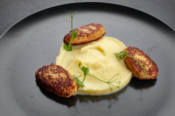 Children's menu, mashed potatoes and steamed cutlets