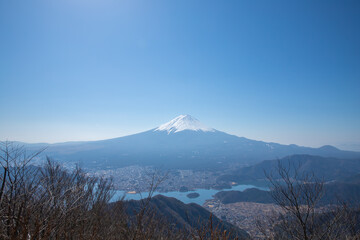 Fototapeta premium 山梨県 黒岳山頂から望む富士山と河口湖