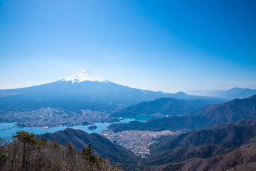 山梨県　黒岳山頂から望む富士山と河口湖