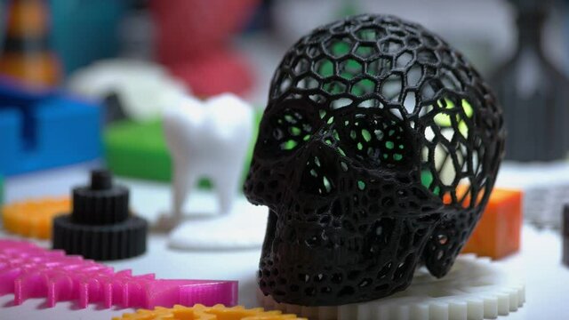 Printed black 3d plastic skull and other models.