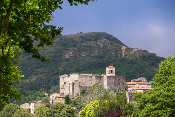 Fototapeta na wymiar France, Ardèche (07), le château de la Voulte-Sur-Rhône de style Renaissance du XIV siècle, situé sur la rive droite du Rhône.