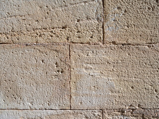textura pared de piedra con marcas en la piedra