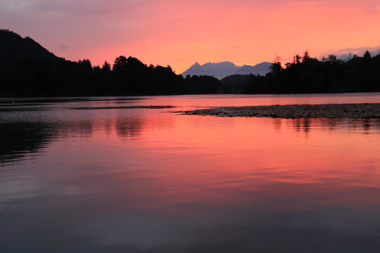 Sunrise at a Lake in Austria © Elisabeth
