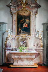Seitenaltar in katholischer Kirche in Wangen im Allgäu