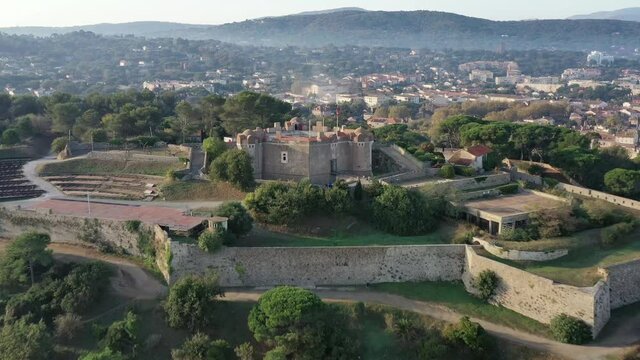 survol de Saint-Tropez sur la french Riviera dans le Var, sud de la France