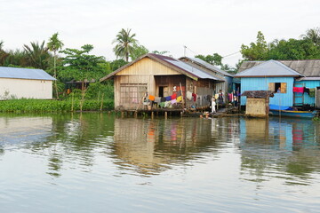 Fototapeta na wymiar Residents' houses on the banks of the Martapura River Banjarmasin, South Kalimantan, Indonesia
