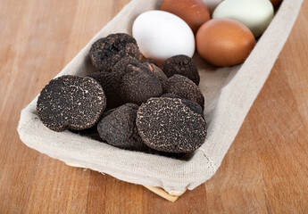 Tuber melanosporum and eggs