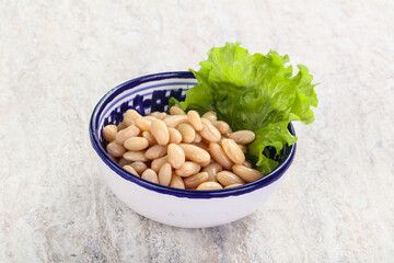 White canned beans for vegan suisine