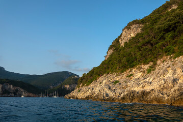 Fototapeta na wymiar View of the stone coast.
