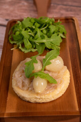 Thin iced onion tart, mashed pink onions and salad