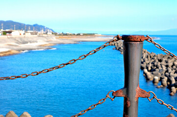 鎖と海