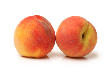 Fototapeta na wymiar peaches isolated on white background