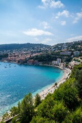 Fototapeta na wymiar Côte méditerranéenne entre La Turbie et Nice sur la Côte d'Azur en France. 