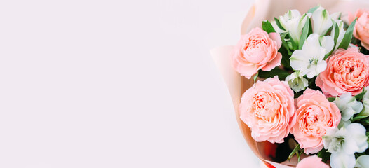 Obraz na płótnie Canvas Luxurious bouquet of fresh pastel pale pink roses