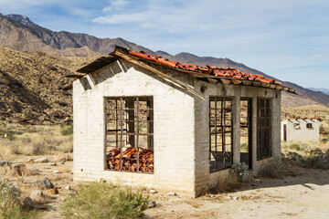 Fototapeta na wymiar An Abandoned Building Outside of Palm Springs, California
