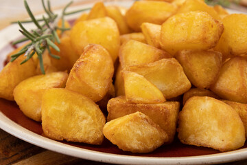 pommes de terre frites au romarin et au sel 