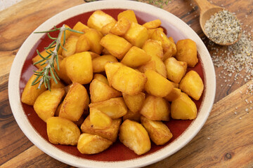 pommes de terre frites au romarin et au sel 