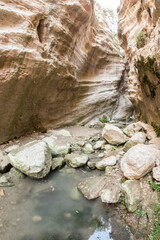 Wandern auf Wanderwegen in der Avakas Schlucht auf Zypern. Eine sehr beliebte 