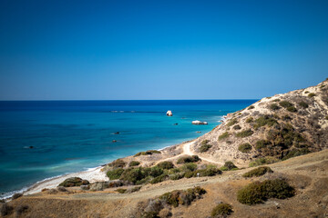 Panorama Blick auf die Küste/ Strand von Kouklia, Zypern. Eine beliebte Sehenswürdigkeit.