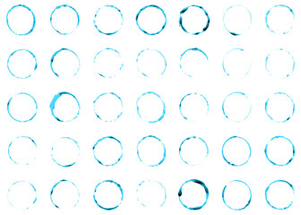 Runde blaue Umrandungen gemalt mit einem Pinsel