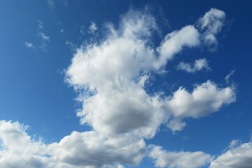 Fototapeta premium Beautiful fluffy clouds in the blue sky, natural background 