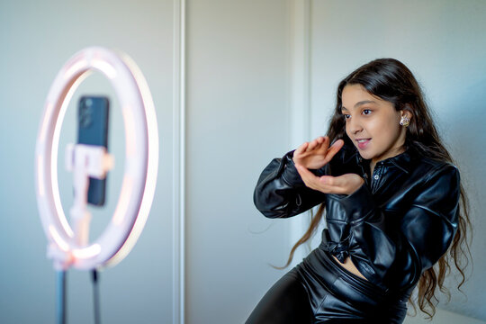 Underage girl using a ring of light to broadcast online on social networks