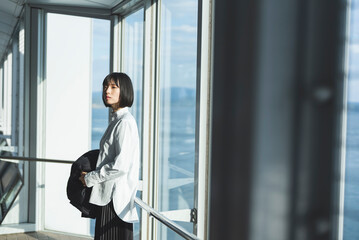 冬に旅する女性