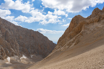 Aladaglar is the holy place of mountaineers. Demirkazık Mountain, Yedigöller, Climbing tracks.