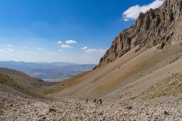 Aladaglar is the holy place of mountaineers. Demirkazık Mountain, Yedigöller, Climbing tracks.