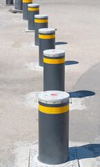 Retractable Electric Bollard Metallic, and hydraulic for the con