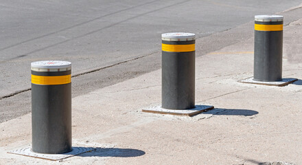Retractable Electric Bollard Metallic