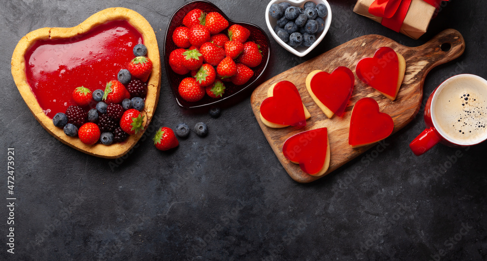 Poster Heart shaped sweet cake with berries