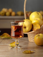 Apple juice and fresh juicy apples.
