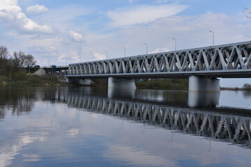 Fototapeta na wymiar Most Pancera, kolejowy i drogowy, stalowy na Narwii w Modlinie,