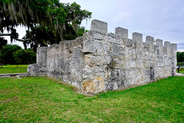 Fort Frederica National Monument, Georgia. Archaeological remnants of fort magazine built by James Oglethorpe to protect the southern boundary of the British colonies from Spanish. River and cannon. - obrazy, fototapety, plakaty
