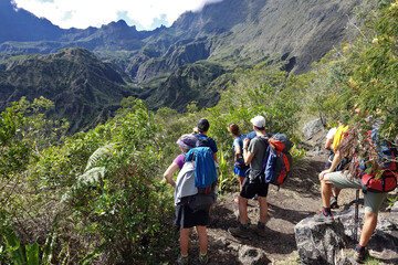 Fototapeta na wymiar Chemins de randonnée sur l'île de la Réunion dans le cirque de Mafate en direction de Marla