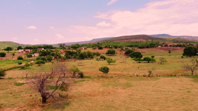valley in the middle of the serrado with pastures and trees