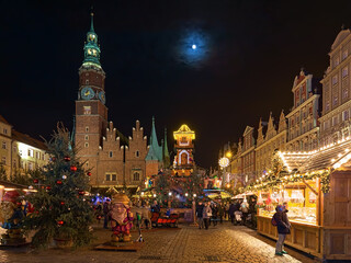 Wroclaw, Poland. Christmas market on Market Square close to Old Town Hall in night. Figures of Dwarfs, which are symbols of the city of Wroclaw, are located in the foreground. - 472508363
