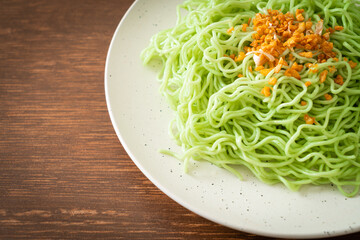 green jade noodle with garlic