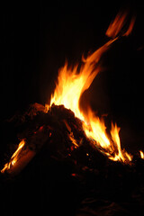 燃え盛る炎