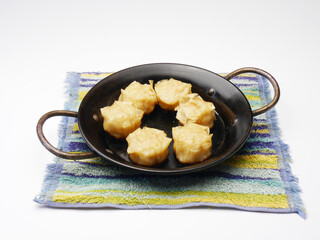 焼きすぎて底が焦げたえびシューマイ