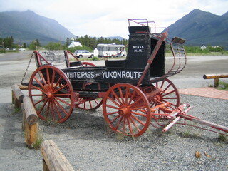 Fototapeta premium old carriage in the mountains