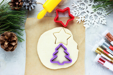 we prepare eco-friendly toys for the new year with the children using Christmas tree, star, boots...