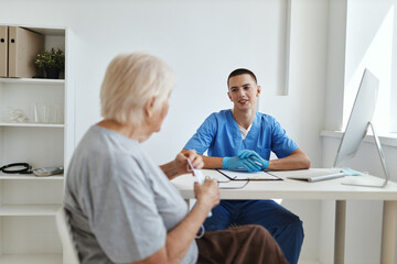 patient talking to doctor hospital visit