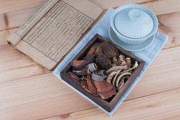 A box of Chinese medicinal materials and medicine book and cover bowl