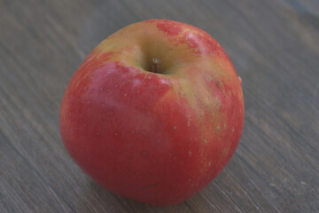 Pacific Rose Apple, the distinctive rosy red blush makes this apple too pretty to resist. A natural...