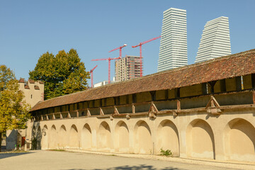 Obraz premium Antique wall with modern building in construction at Basel, Switzerland