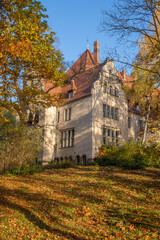 Autumn landscape of the palace in Lubniewice, western Poland  - obrazy, fototapety, plakaty