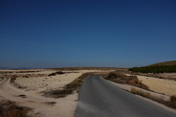 Petite route dans la campagne andalouse.
